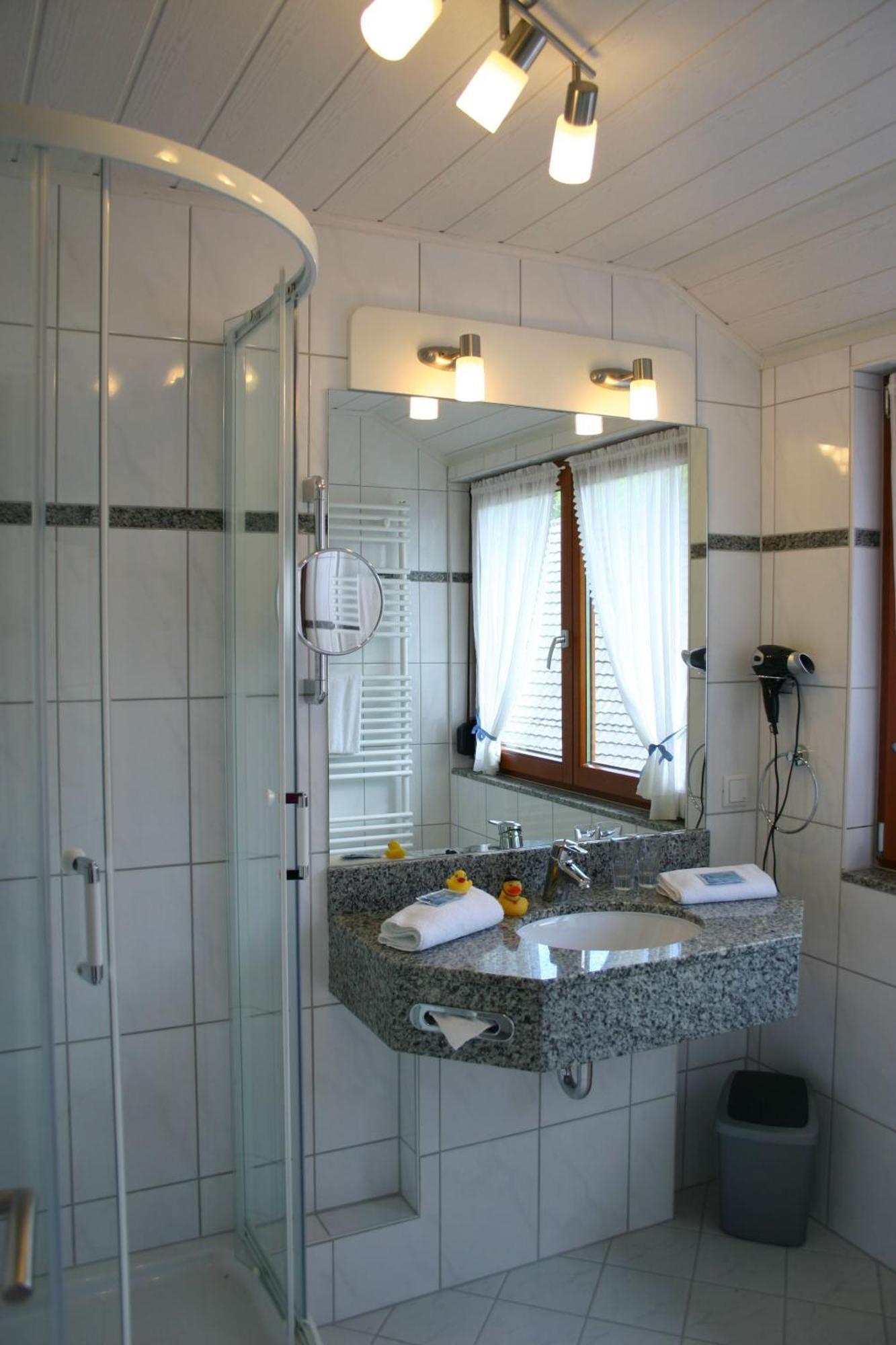 אוברקירש Landhotel Salmen מראה חיצוני תמונה