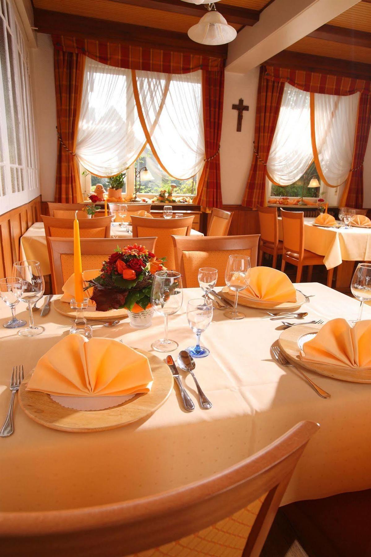אוברקירש Landhotel Salmen מראה חיצוני תמונה